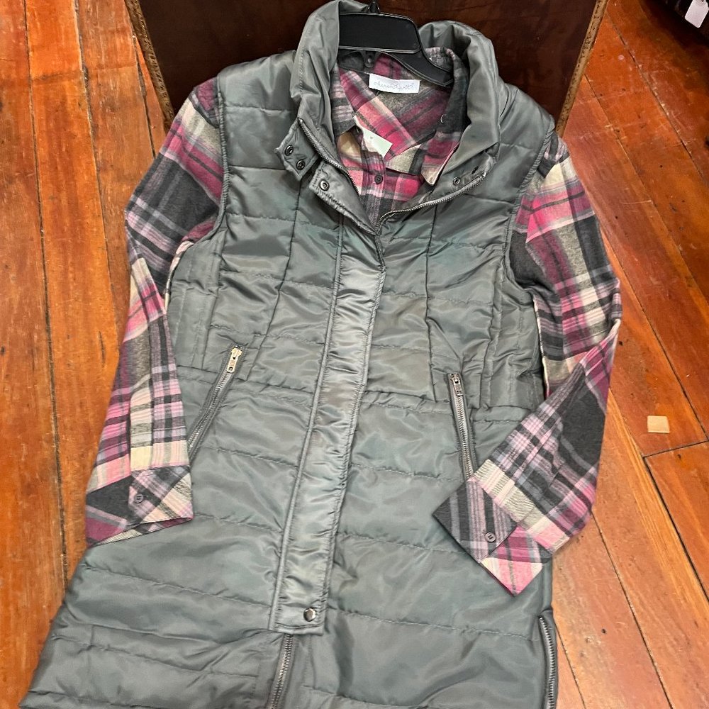 Keren Hart Vest NWT.